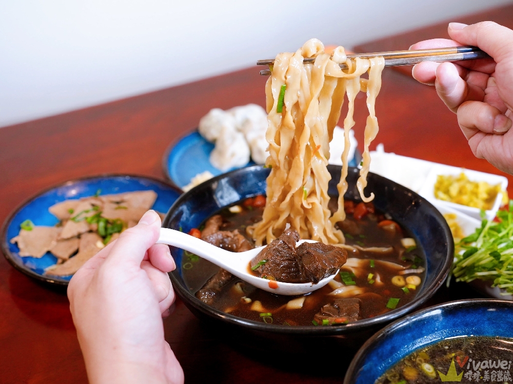 苗栗大湖一日遊推薦｜牛宮牛肉麵必吃！大湖酒莊隨手小吃+卓蘭咖啡廳+熱門伴手禮完整攻略！