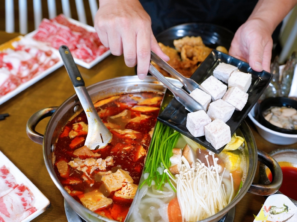 桃園市美食|『鐵木真麻辣鴛鴦火鍋』在地開業多年的單點傳統台式麻辣鍋~鴨血和豆腐免費續加! 桃園市美食|『鐵木真麻辣鴛鴦火鍋』在地開業多年的單點傳統台式麻辣鍋~鴨血和豆腐免費續加!