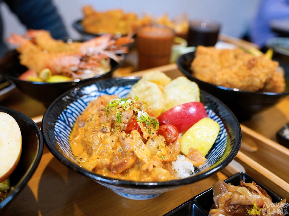 苗栗後龍美食｜『極丼飯館』環境溫馨舒適～餐點好吃的日式家常料理～內用有泰式奶茶&紅茶飲料免費暢飲！