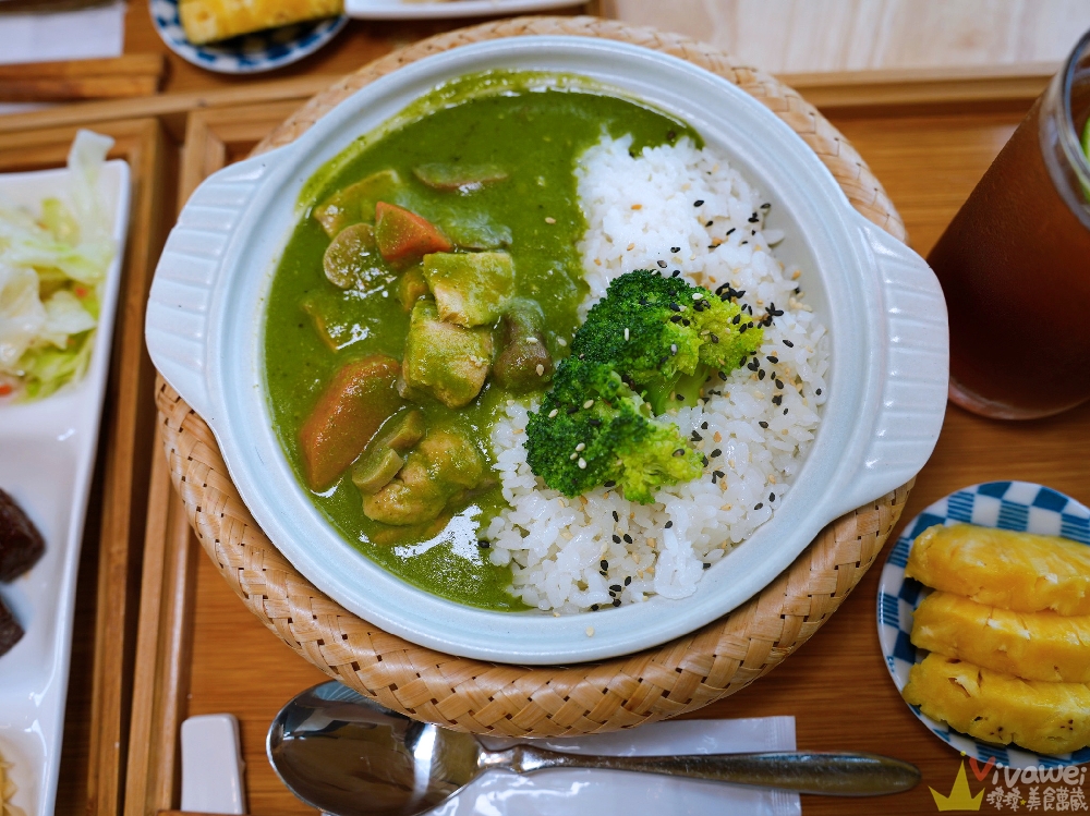 苗栗銅鑼美食｜『紫鳶山城-覓境莊園』超美玻璃屋餐廳~低消只要150元的秘境景觀餐廳！