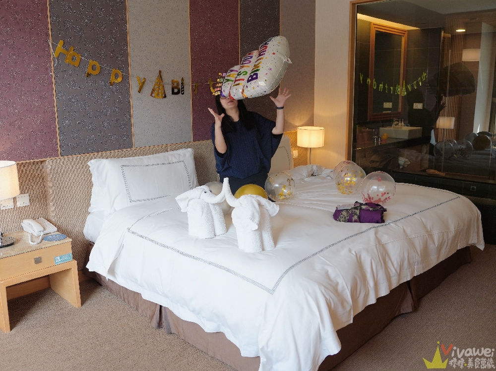 宜蘭礁溪住宿｜『長榮鳳凰酒店(礁溪)』開箱生日我最大方案&鳳凰飴號！客房生日布置&免費生日蛋糕！鳳凰飴號的星巴克咖啡下午茶&晚上Happy Hour暢飲！