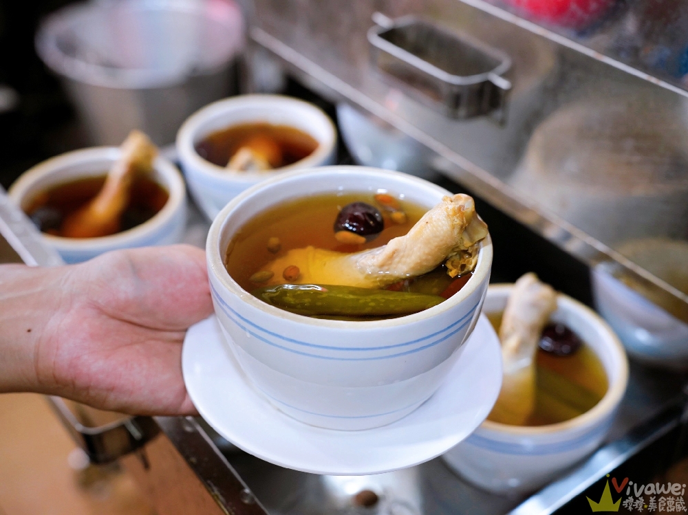 苗栗頭份美食｜『李記燉品屋』平日限定！百元有找的原盅燉湯！推薦必吃滷肉飯&竹山意麵&現切滷味！