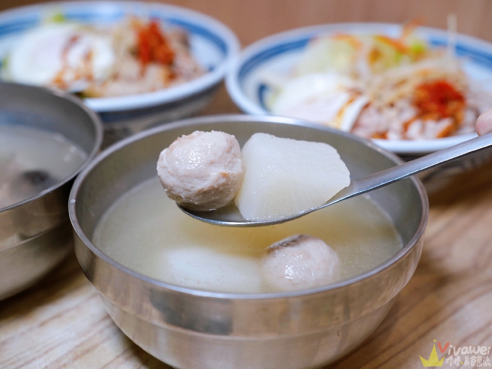 台北信義美食｜『富春雞肉』吳興街排隊熱門小吃！必吃高CP值雞腿飯～雙倍肉量更滿足！