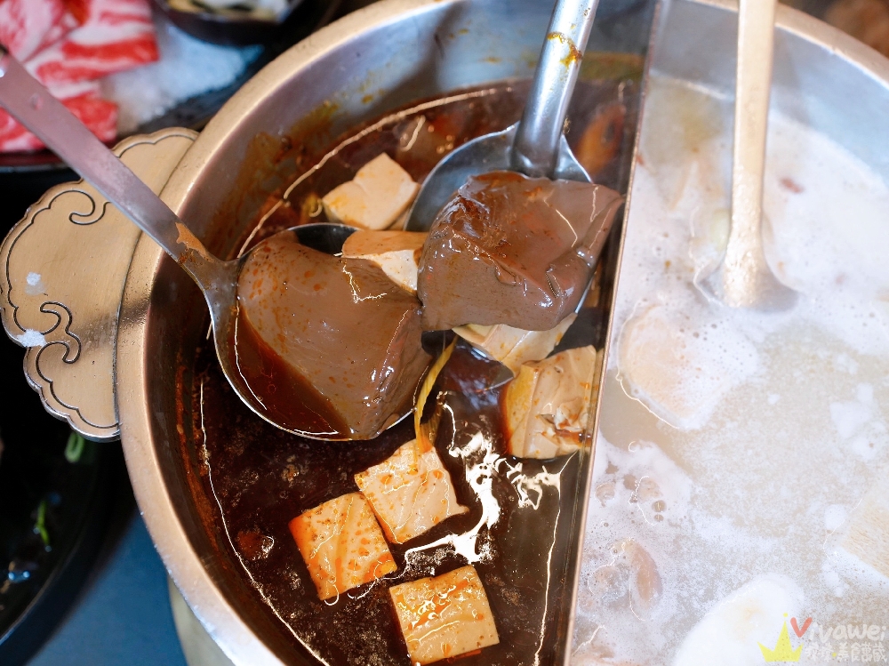 桃園市美食｜『岩漿火鍋-桃園中正店』桃園麻辣火鍋推薦！藝文特區高級質感鍋物~鍋底免費續加還能外帶！