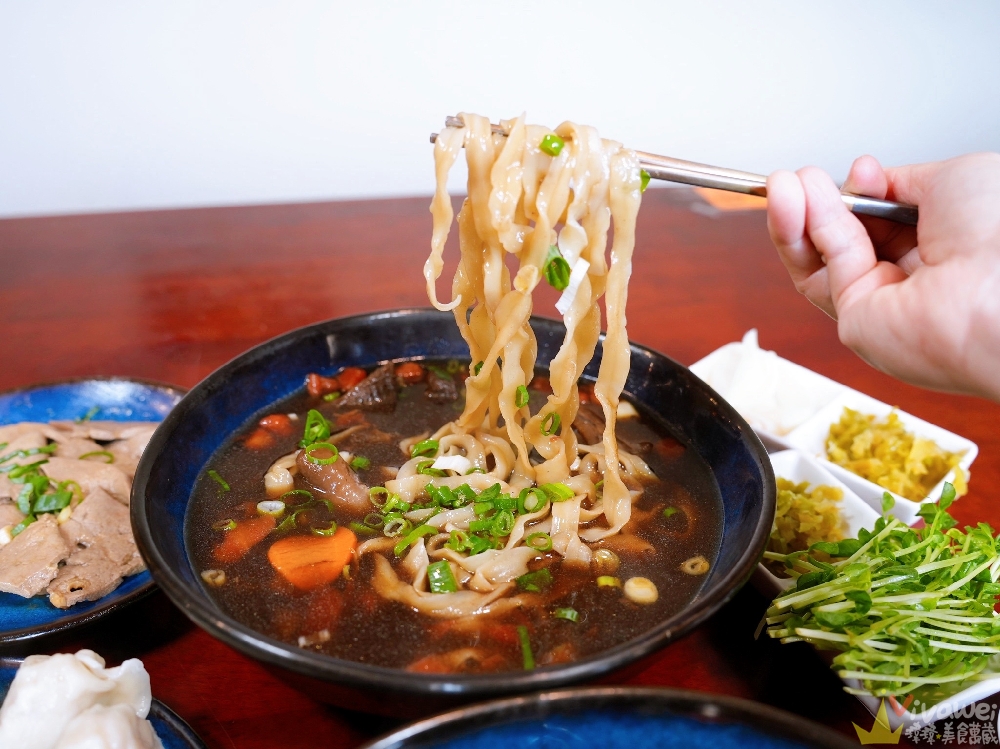 苗栗大湖美食｜『牛宮牛肉麵』大湖晚餐新選擇！免費停車+創意牛肉麵！必吃刺身菲力牛肉麵+手工水餃超有記憶點！