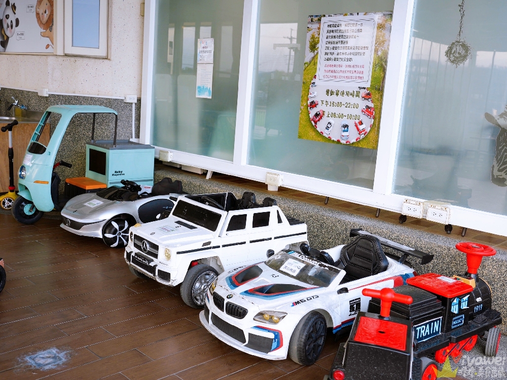 宜蘭五結住宿推薦｜『FUN輕鬆民宿-親子童車溜滑梯渡假會館』房間有溜滑梯&球池&浴缸～戶外超大台電動車任你玩！