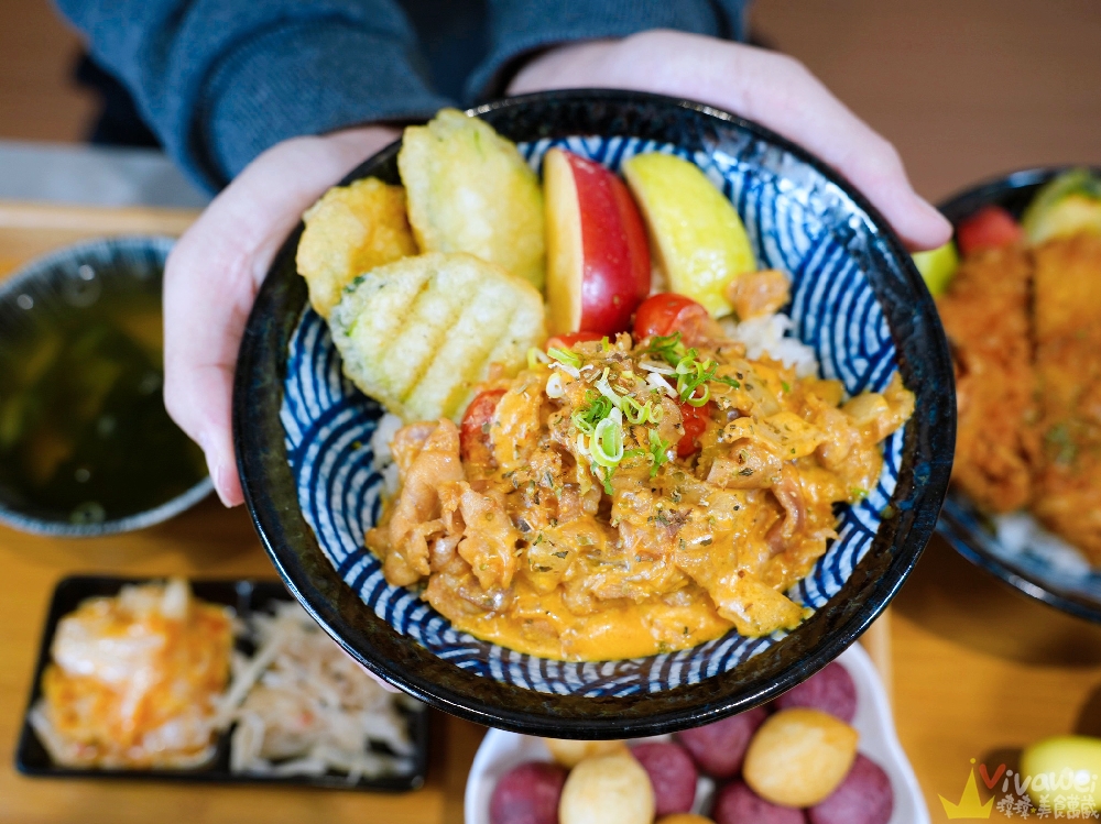 苗栗後龍美食｜『極丼飯館』環境溫馨舒適～餐點好吃的日式家常料理～內用有泰式奶茶&紅茶飲料免費暢飲！