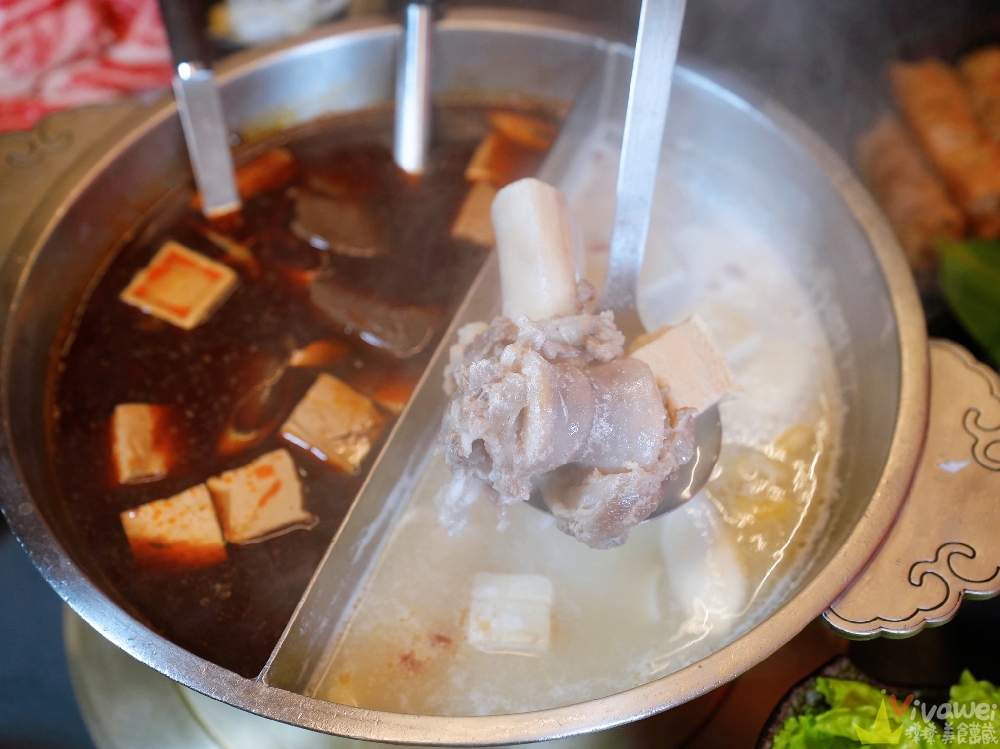 桃園市美食｜『岩漿火鍋-桃園中正店』桃園麻辣火鍋推薦！藝文特區高級質感鍋物~鍋底免費續加還能外帶！