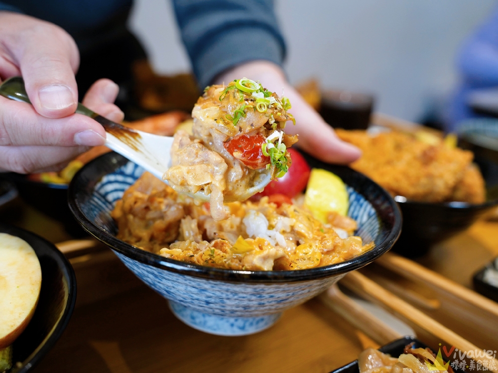 苗栗後龍美食｜『極丼飯館』環境溫馨舒適～餐點好吃的日式家常料理～內用有泰式奶茶&紅茶飲料免費暢飲！