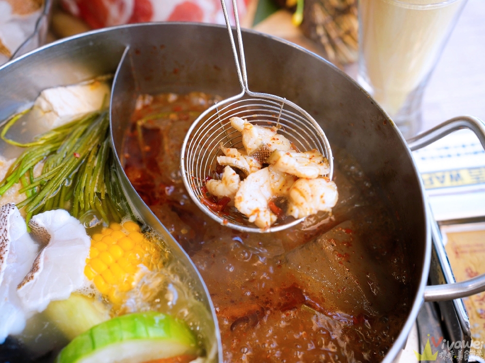 桃園中壢美食|『鍋強強極緻火鍋』新升級桌邊蔬菜免費續&氣泡飲料暢飲&指定套餐+100元肉肉吃到飽!附設免費停車場~親子友善餐廳~回訪多次的質感火鍋店! 桃園中壢美食|『鍋強強極緻火鍋』新升級桌邊蔬菜免費續&氣泡飲料暢飲&指定套餐+100元肉肉吃到飽!附設免費停車場~親子友善餐廳~回訪多次的質感火鍋店!