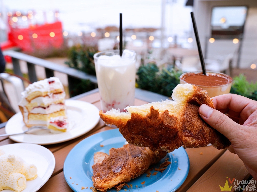 韓國釜山美食｜『OLDMUG』松亭海邊療癒系甜點咖啡廳～可愛熊熊蛋糕,草莓拿鐵與扁可頌開箱！