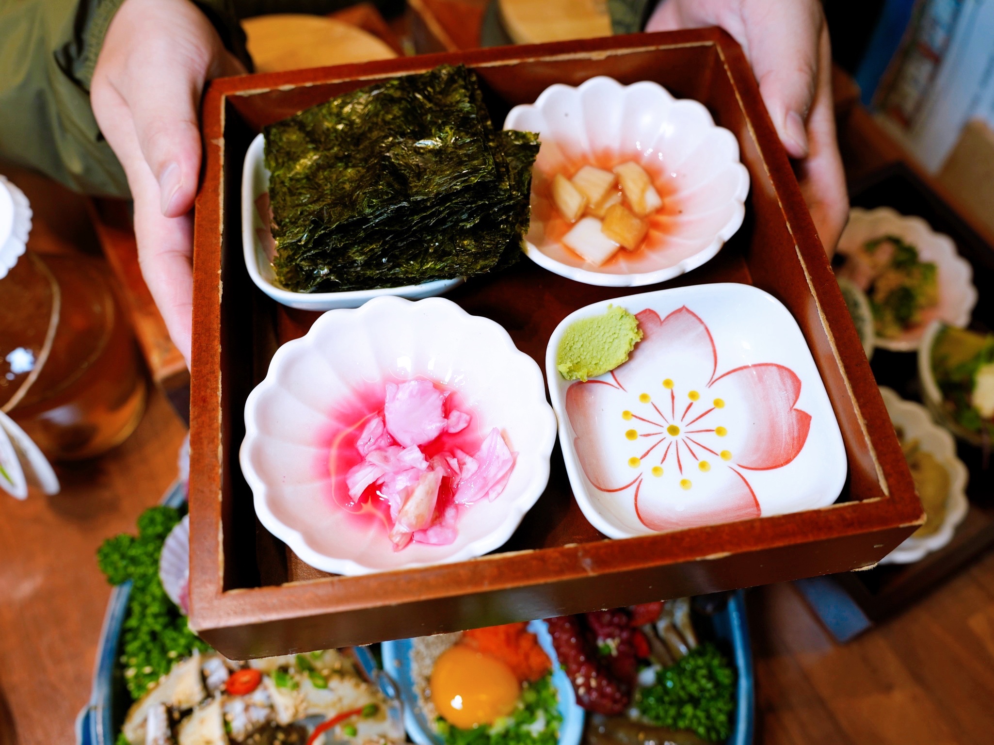 韓國釜山美食｜『尾浦家 松亭分店(미포집 송정직영점)』 美女生醃醬海鮮套餐開箱！松亭海景餐廳+必吃超浮誇醬蟹拼盤！