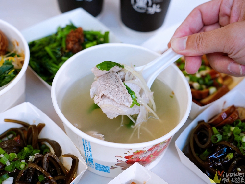 苗栗市美食|『簡單拌』隱藏版的銅板價麵店小吃!紅蔥拌麵超香,麻醬麵自己磨麻醬~還有紅油炒手+滷味! 苗栗市美食|『簡單拌』隱藏版的銅板價麵店小吃!紅蔥拌麵超香,麻醬麵自己磨麻醬~還有紅油炒手+滷味!