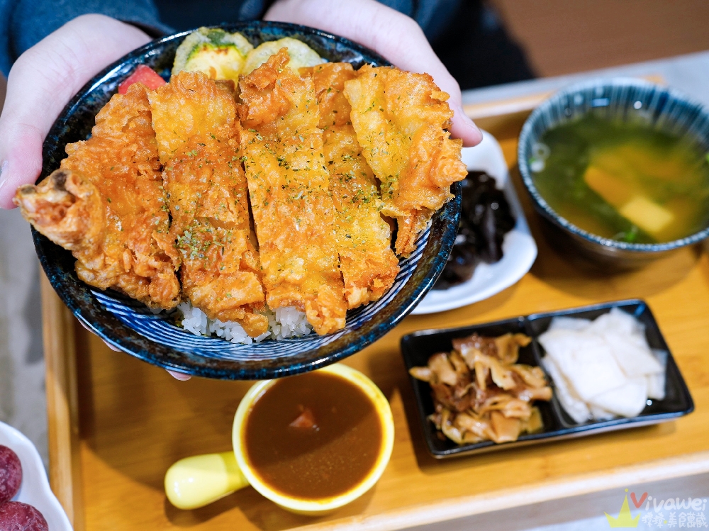 苗栗後龍美食｜『極丼飯館』環境溫馨舒適～餐點好吃的日式家常料理～內用有泰式奶茶&紅茶飲料免費暢飲！