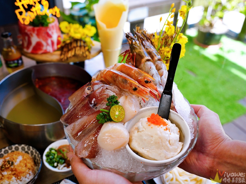 桃園中壢美食｜『鍋強強極緻火鍋』新升級桌邊蔬菜免費續&氣泡飲料暢飲&指定套餐+100元肉肉吃到飽！附設免費停車場~親子友善餐廳~回訪多次的質感火鍋店！