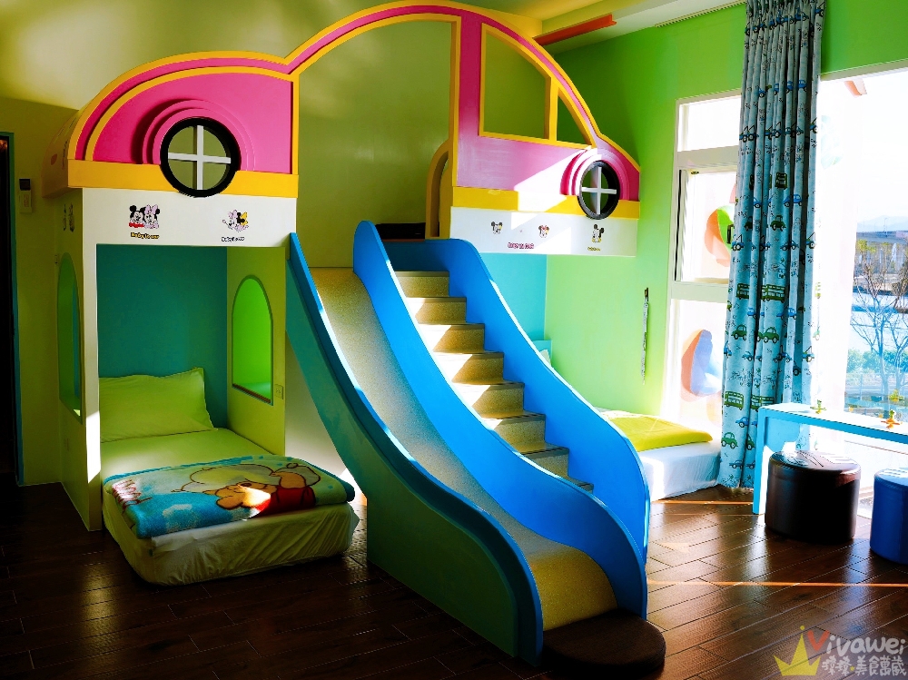 宜蘭羅東住宿｜『宜蘭羅東Candy民宿』夢幻糖果屋親子民宿~室內球池溜滑梯+電動車+正版樂高積木牆+溜滑梯房型開箱！