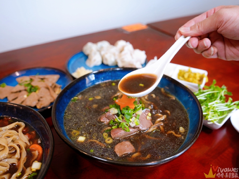 苗栗大湖美食｜『牛宮牛肉麵』大湖晚餐新選擇！免費停車+創意牛肉麵！必吃刺身菲力牛肉麵+手工水餃超有記憶點！