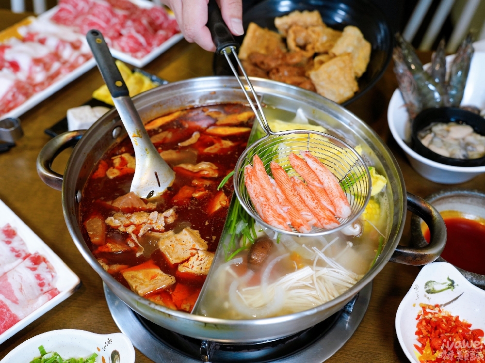 桃園市美食|『鐵木真麻辣鴛鴦火鍋』在地開業多年的單點傳統台式麻辣鍋~鴨血和豆腐免費續加! 桃園市美食|『鐵木真麻辣鴛鴦火鍋』在地開業多年的單點傳統台式麻辣鍋~鴨血和豆腐免費續加!