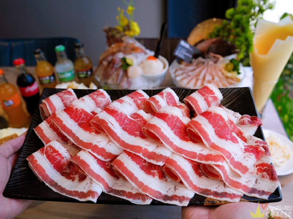 桃園中壢美食｜『鍋強強極緻火鍋』新升級桌邊蔬菜免費續&氣泡飲料暢飲&指定套餐+100元肉肉吃到飽！附設免費停車場~親子友善餐廳~回訪多次的質感火鍋店！