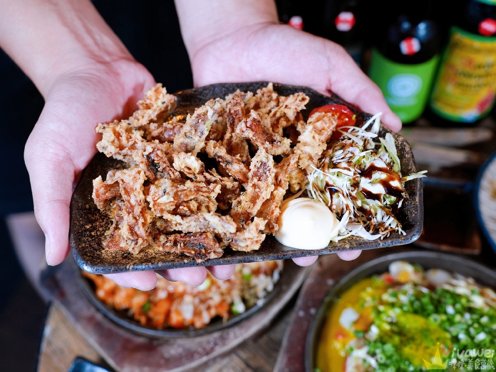 台北中山美食｜『ABV日式居酒館-台北中山店』最具話題性的稻草燒盛合！還有大阪燒,廣島燒,串燒等日式美食~搭配300多款精釀啤酒~小酌小聚的深夜美食首選！