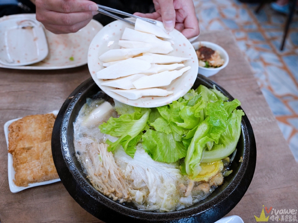 新北金山美食|『福緣火鍋』加油站旁的熱門石頭火鍋!生意超好的排隊店~海鮮什錦麵&熱炒類也是必點! 新北金山美食|『福緣火鍋』加油站旁的熱門石頭火鍋!生意超好的排隊店~海鮮什錦麵&熱炒類也是必點!