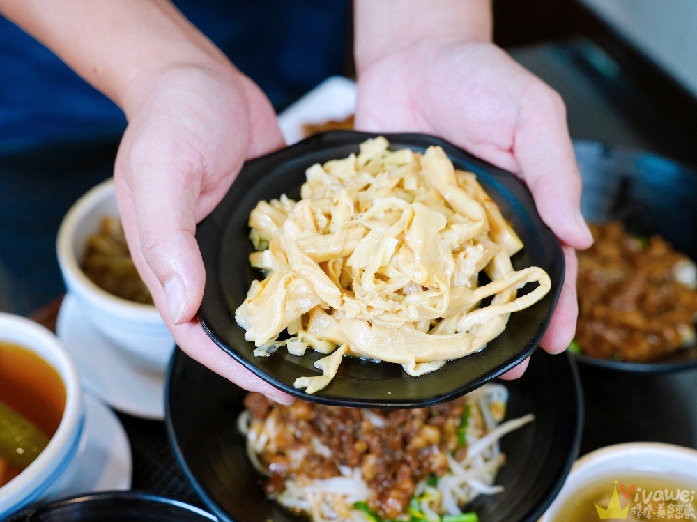 苗栗頭份美食｜『李記燉品屋』平日限定！百元有找的原盅燉湯！推薦必吃滷肉飯&竹山意麵&現切滷味！