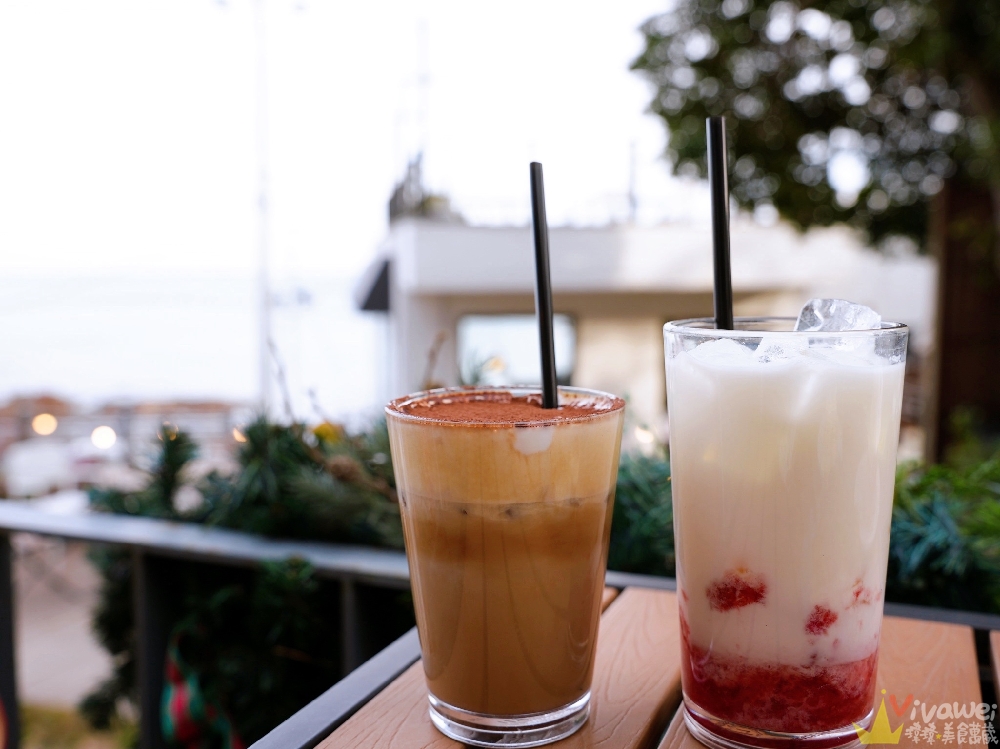 韓國釜山美食｜『OLDMUG』松亭海邊療癒系甜點咖啡廳～可愛熊熊蛋糕,草莓拿鐵與扁可頌開箱！