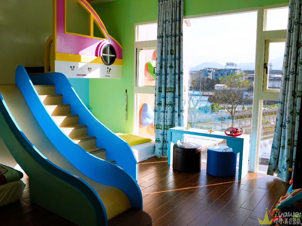 宜蘭羅東住宿｜『宜蘭羅東Candy民宿』夢幻糖果屋親子民宿~室內球池溜滑梯+電動車+正版樂高積木牆+溜滑梯房型開箱！