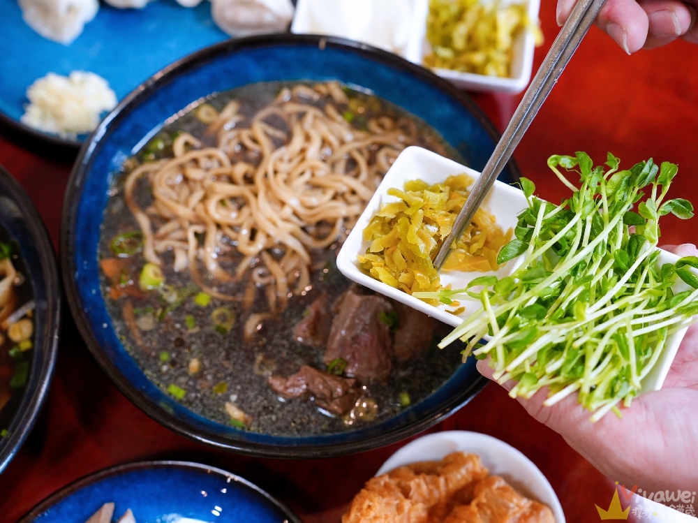 苗栗大湖美食｜『牛宮牛肉麵』大湖晚餐新選擇！免費停車+創意牛肉麵！必吃刺身菲力牛肉麵+手工水餃超有記憶點！