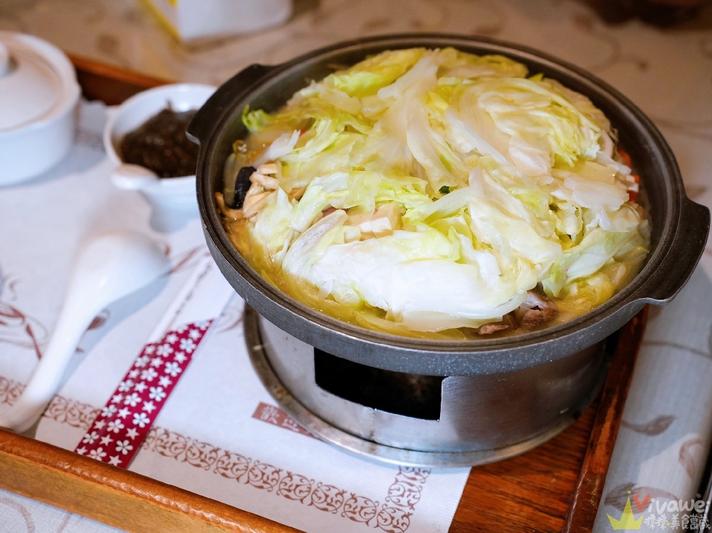 宜蘭冬山美食｜『烘爐茶古商行』免服務費+免費停車！火鍋雙拼牛小排、檸檬雞腿排套餐超有誠意！