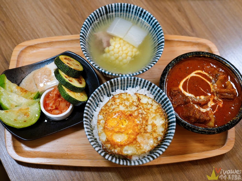 台中市美食｜『阿飛Brunch』台中火車站人氣早午餐！必點肉醬乳酪熱壓吐司&香料熟成咖哩牛～森林系空間超療癒！