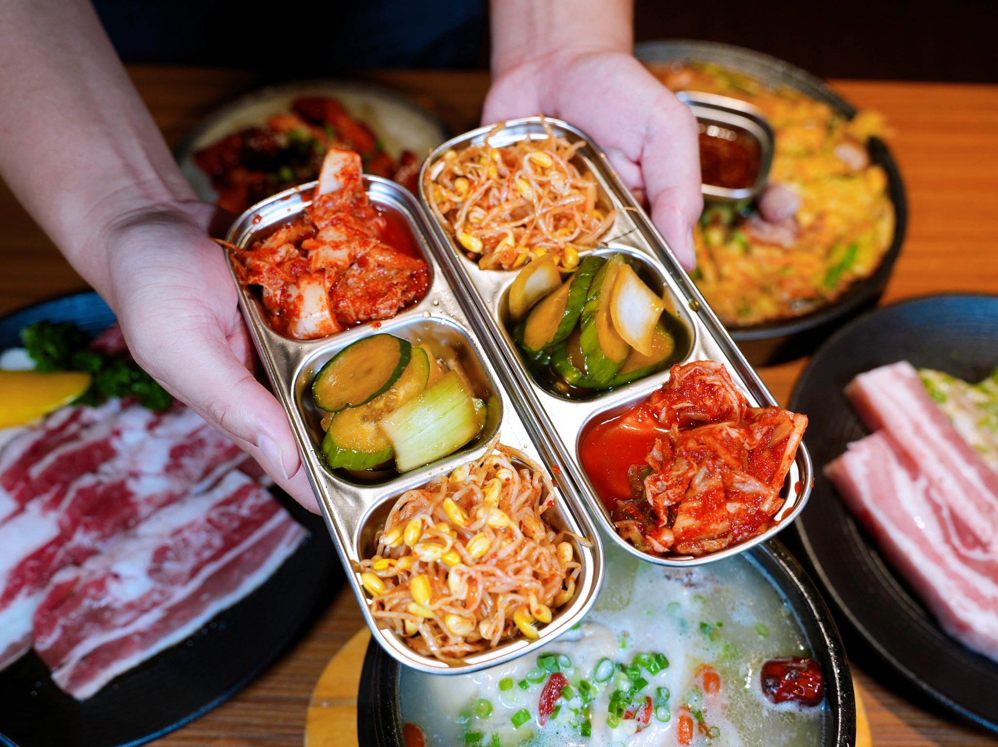 新北板橋美食｜『ABV Bar & Kitchen 韓式餐酒館』板橋車站道地韓式料理餐酒館&超過300款精釀啤酒！韓式小菜吃到飽～還有桌邊韓式烤肉服務！