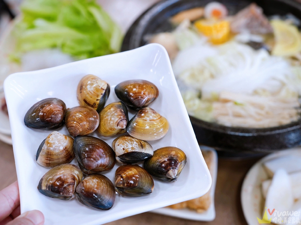 新北金山美食｜『福緣火鍋』加油站旁的熱門石頭火鍋！生意超好的排隊店～海鮮什錦麵&熱炒類也是必點！