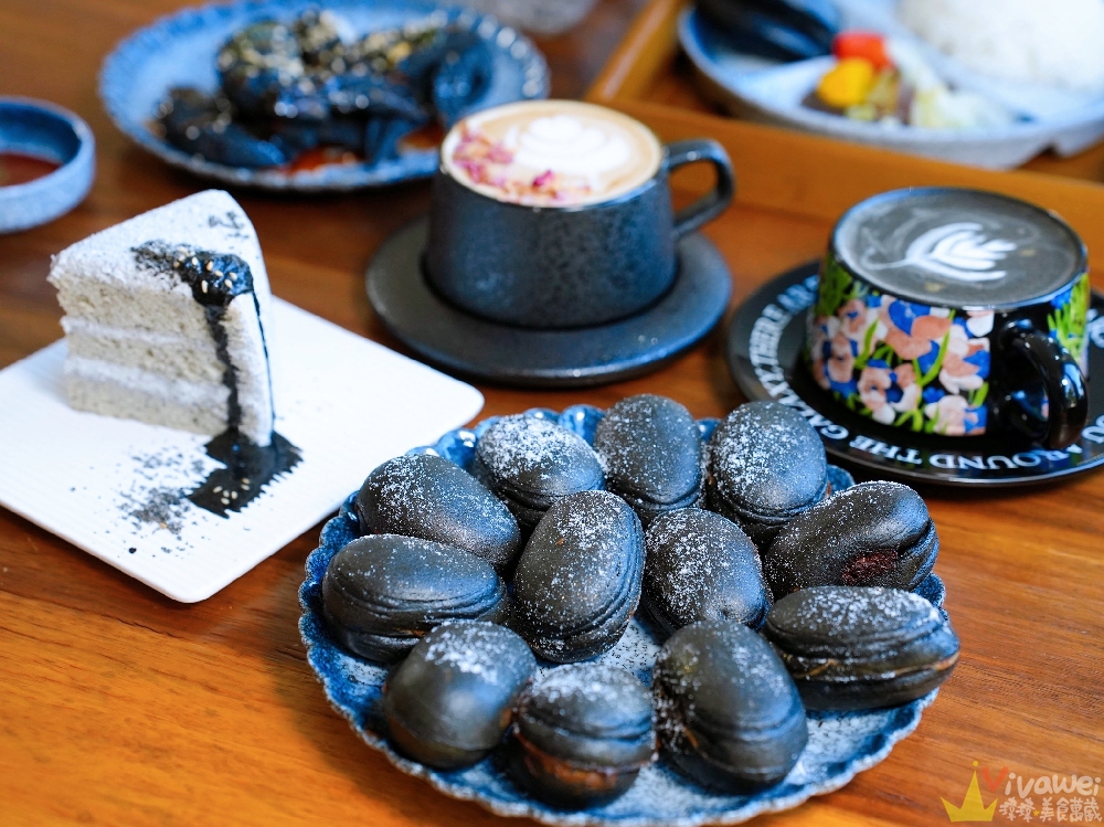 苗栗後龍美食｜『烏色咖啡-高鐵旗艦店』全新開幕！帶有客家元素的黑色質感系餐廳！有正餐料理及後龍店限定的雞蛋糕！