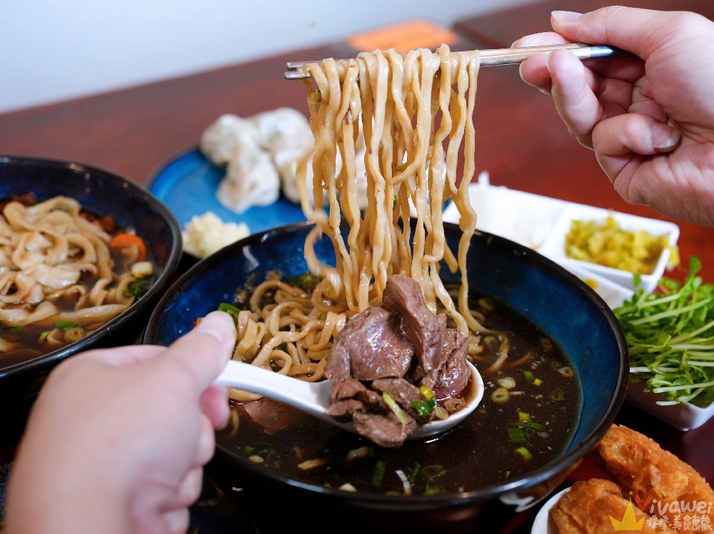 苗栗大湖美食｜『牛宮牛肉麵』大湖晚餐新選擇！免費停車+創意牛肉麵！必吃刺身菲力牛肉麵+手工水餃超有記憶點！