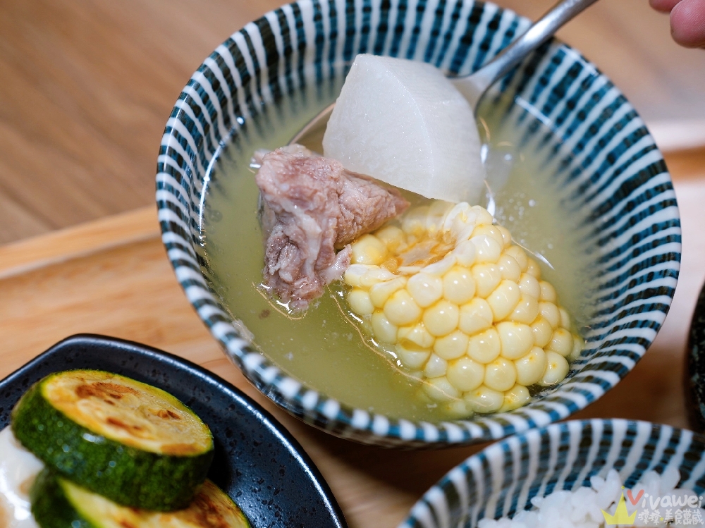 台中市美食｜『阿飛Brunch』台中火車站人氣早午餐！必點肉醬乳酪熱壓吐司&香料熟成咖哩牛～森林系空間超療癒！