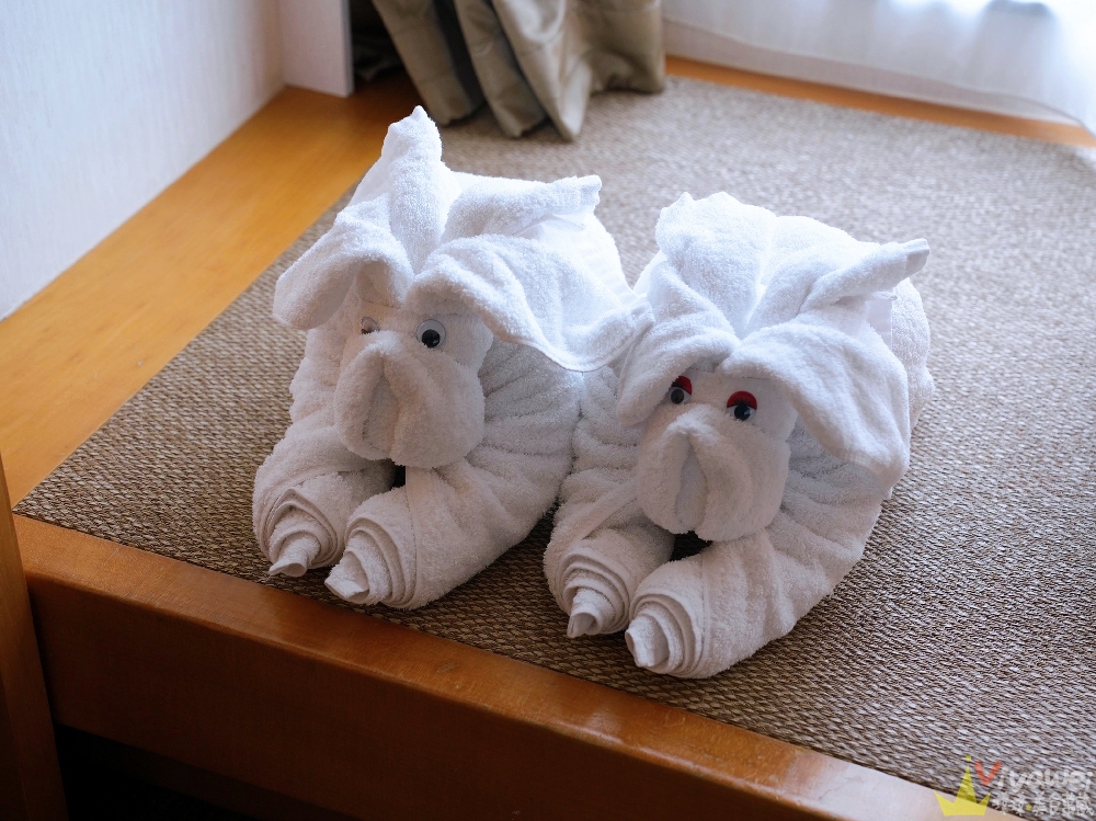 宜蘭礁溪住宿｜『長榮鳳凰酒店(礁溪)』開箱生日我最大方案&鳳凰飴號！客房生日布置&免費生日蛋糕！鳳凰飴號的星巴克咖啡下午茶&晚上Happy Hour暢飲！