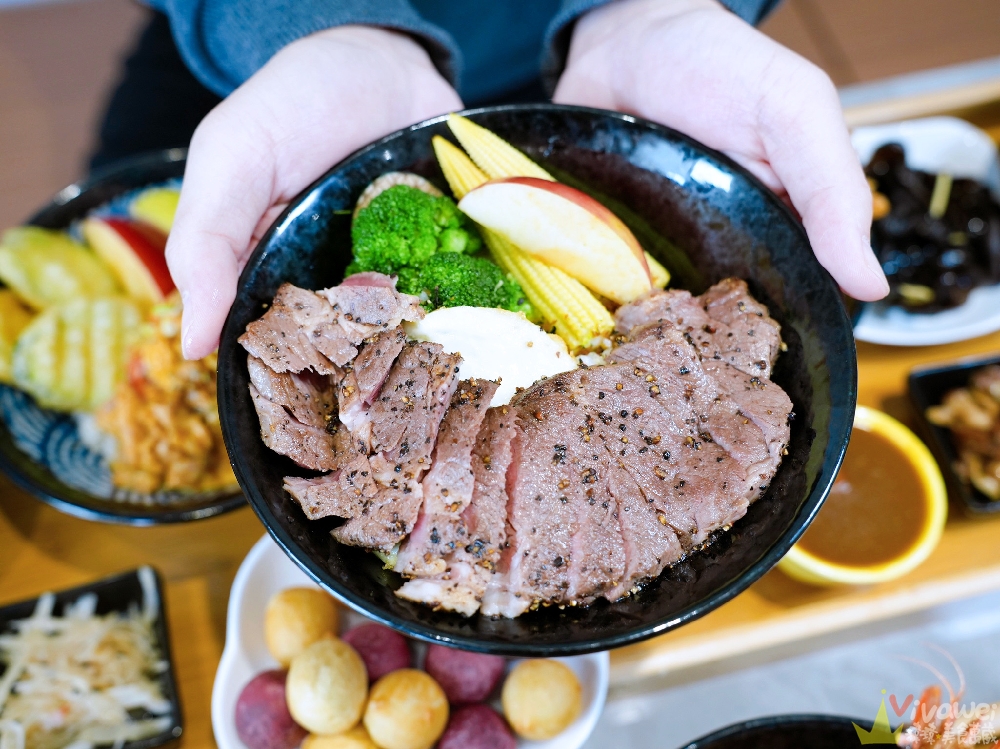 苗栗後龍美食｜『極丼飯館』環境溫馨舒適～餐點好吃的日式家常料理～內用有泰式奶茶&紅茶飲料免費暢飲！