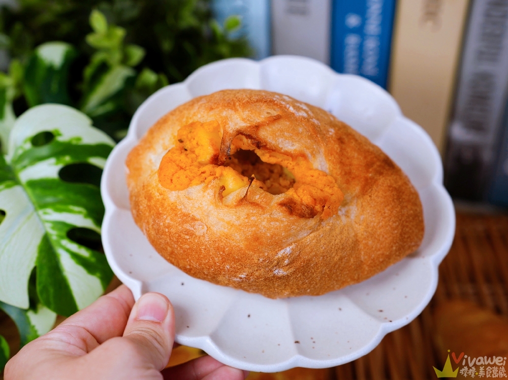 桃園八德美食｜『丸玉パン屋』藏身在住宅區的好吃日式麵包店！推薦鹹甜平衡的波羅叉燒&紮實又濃甜的烤地瓜法國！