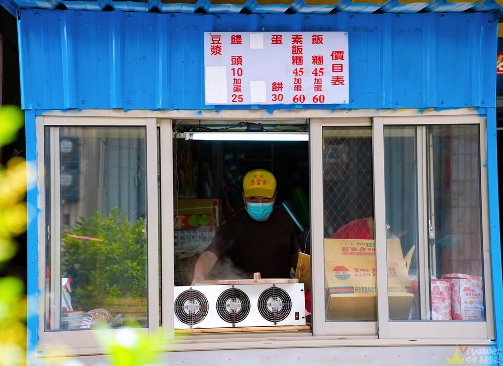 苗栗後龍美食｜『後龍車站無名飯糰』大份量的好吃傳統飯糰～加入酸菜,菜脯,肉鬆,油條及現煎蔥蛋!