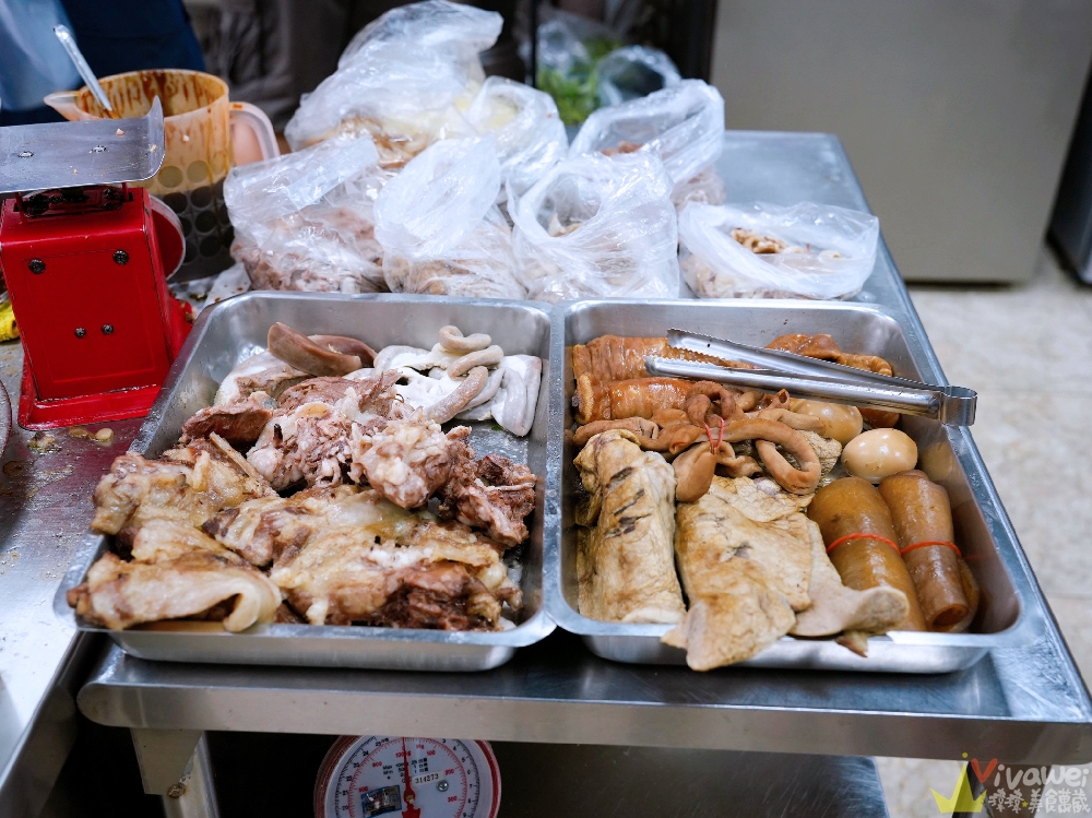 桃園中壢美食｜『大東麵店』好吃的麵食小吃～小菜搭配客家桔醬超讚！內用有冷氣開放～還有飲品免費暢飲！