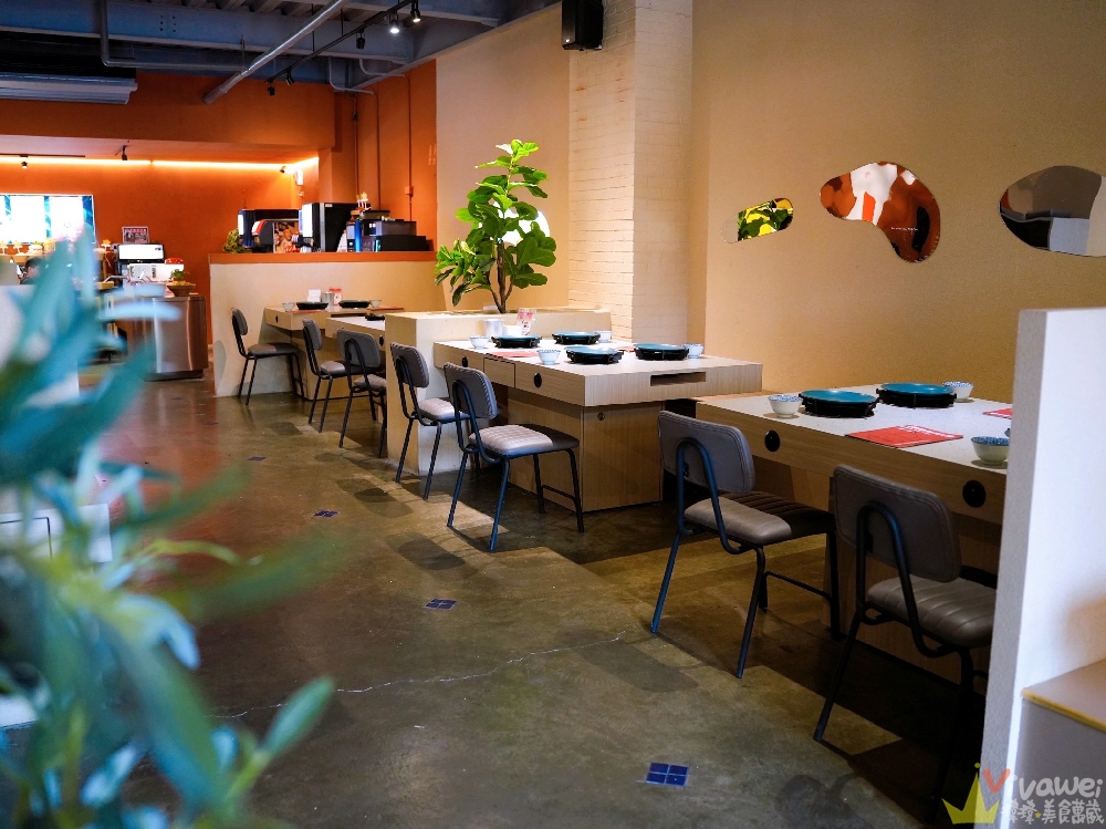 苗栗頭份美食｜『月團圓雞湯火鍋-苗栗頭份店』火鍋控必收！2025全新裝潢自助吧大升級！個人獨享鴛鴦鍋～蔬菜品項豐富～高品質鍋物專賣！