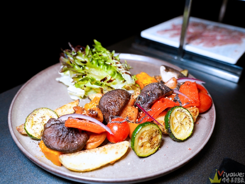 台中北屯美食｜『茶六燒肉堂-東山店』上等牛肉雙人套餐～附餐有沙拉,米食,海鮮,甜點,飲料！