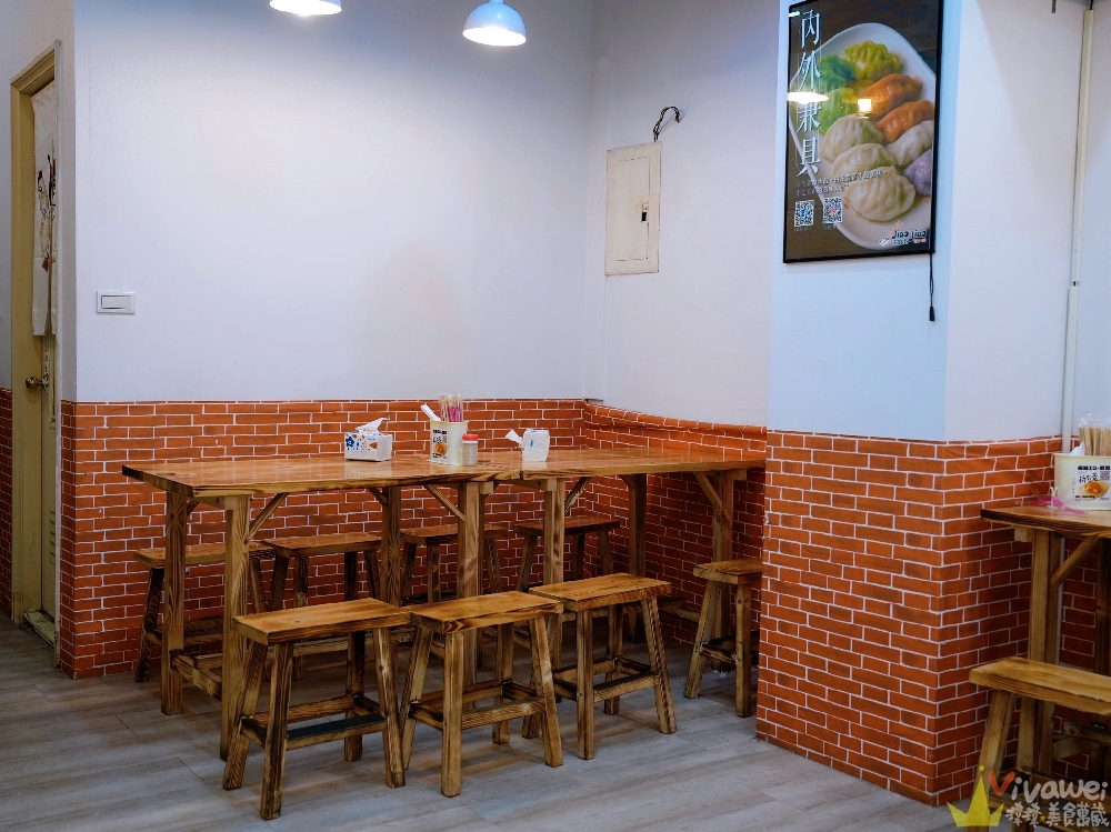 桃園中壢美食｜『餃餃好喫-深夜食堂』營業至凌晨兩點的深夜食堂！必吃膠質滿滿的滷肉飯&金黃酥脆的煎餃！