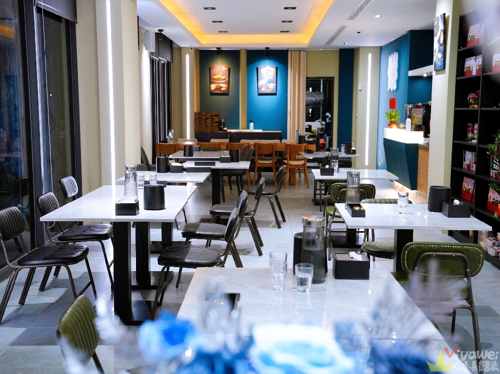 苗栗後龍美食｜『烏色咖啡-高鐵旗艦店』全新開幕！帶有客家元素的黑色質感系餐廳！有正餐料理及後龍店限定的雞蛋糕！