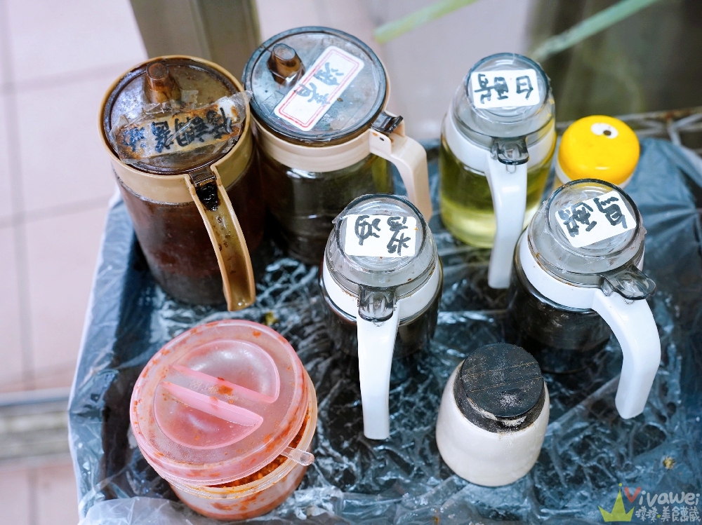 桃園中壢美食｜『三斤大水餃』平價麵食小吃店～點15顆水餃就送酸辣湯～蔥抓餅加蛋也是必吃品項！