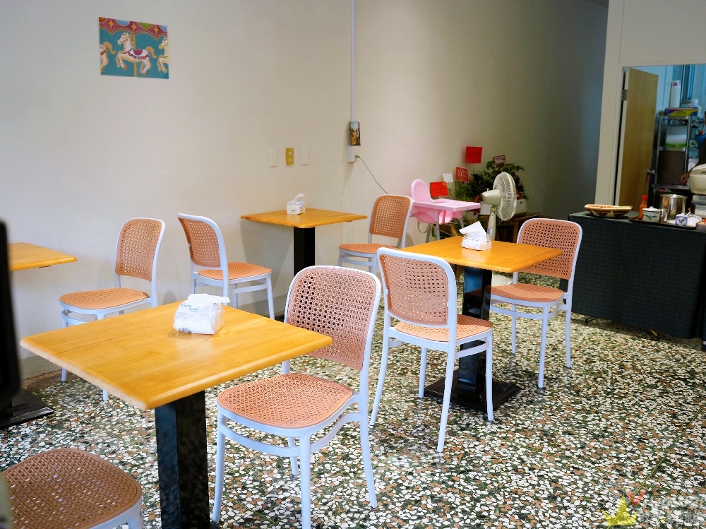 苗栗市美食｜『興旺發飲食』溫馨舒適的小吃店～必點國宴乾板條&控肉飯～還有特色艾草圓紅茶拿鐵！