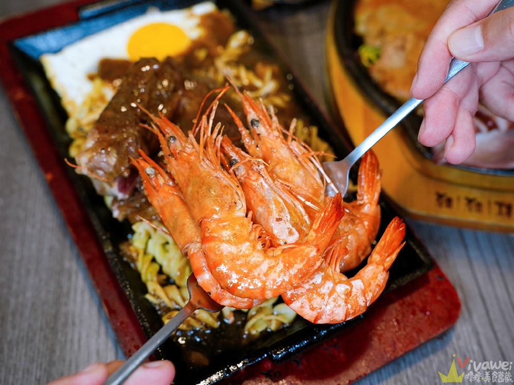 苗栗市美食｜『紅吱吱平價牛排館-苗栗店』排餐只要180元起~可免費加麵一次！自助吧享濃湯,爆米花,抹醬吐司,冷熱飲,霜淇淋免費吃到飽！