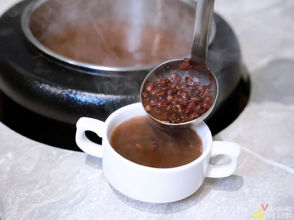 新竹竹北美食｜『牛範生台式蒜香牛排』牛排界的模範生～高CP值平價牛排！加鐵板麵&獨家油封蒜醬都免費！還有豐盛自助吧吃到飽！