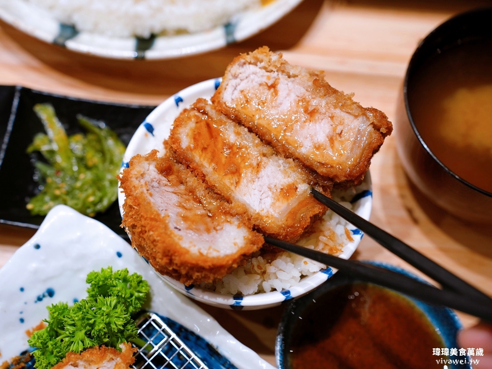 苗栗市美食|『花鳥豬排』熟成炸豬排專賣店!內用越光米,味噌湯,高麗菜絲,熱紅茶無限享用!平日商業午餐&外帶便當都推薦! 苗栗市美食|『花鳥豬排』熟成炸豬排專賣店!內用越光米,味噌湯,高麗菜絲,熱紅茶無限享用!平日商業午餐&外帶便當都推薦!